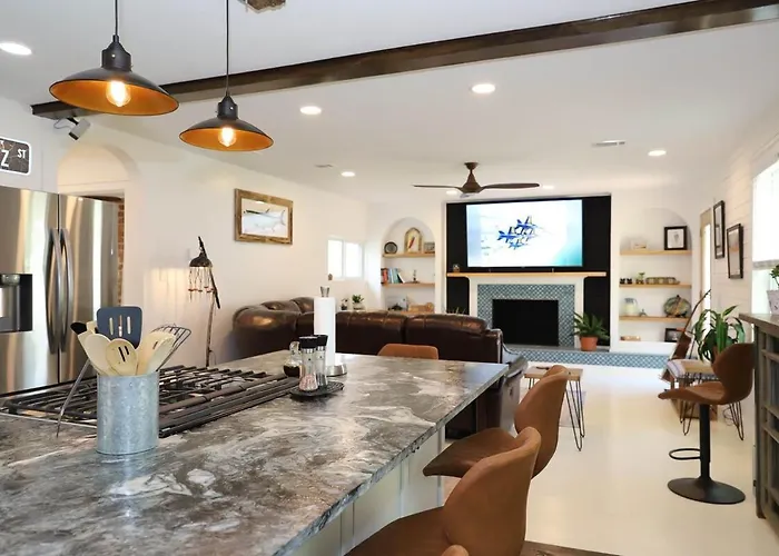 Navy Point Home & Game Room, Near Nas & Downtown - Beaches