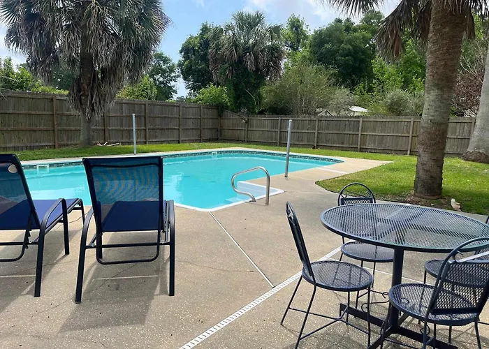 Family Getaway W-Pool Park & Near Beaches