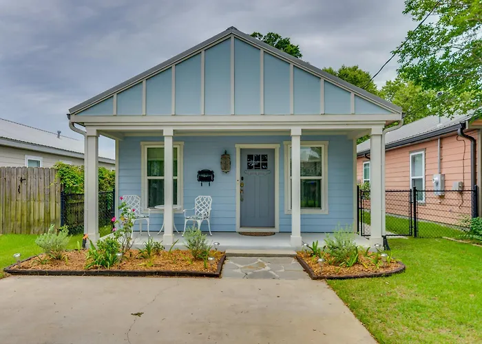 Downtown Gem: Walk To Restaurants & Palafox St!