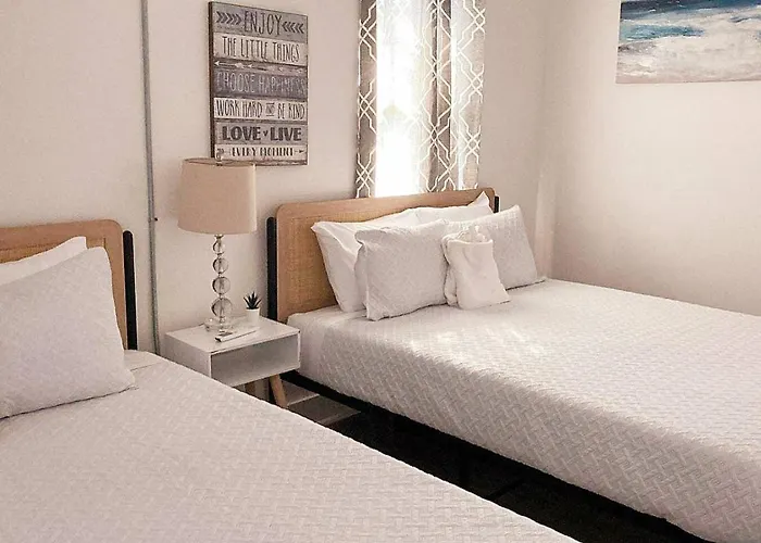 Cozy Convenient Near All Pensacola Offers