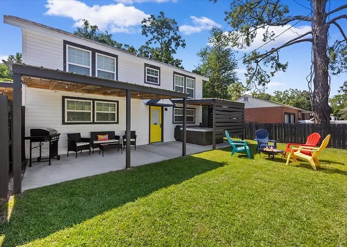Duplex -Downtown Pensacola Stay With Private Hot Tub