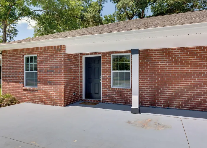 Dog-Friendly Pensacola Duplex ~ 7 Mi To Downtown