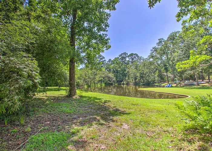 Cozy-Modern Pensacola Home: Large Yard, Grill